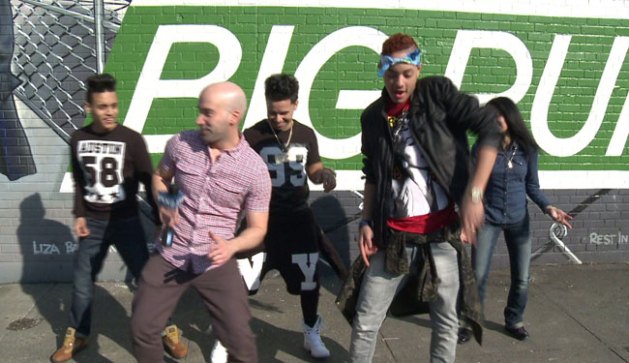 BB Bronx and the VIVO crew break down the Bronx Whine step-by-step for PIX11 News.
